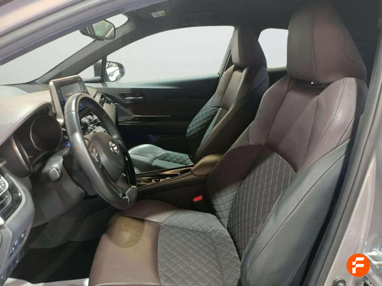 Foto Toyota C-HR 15
