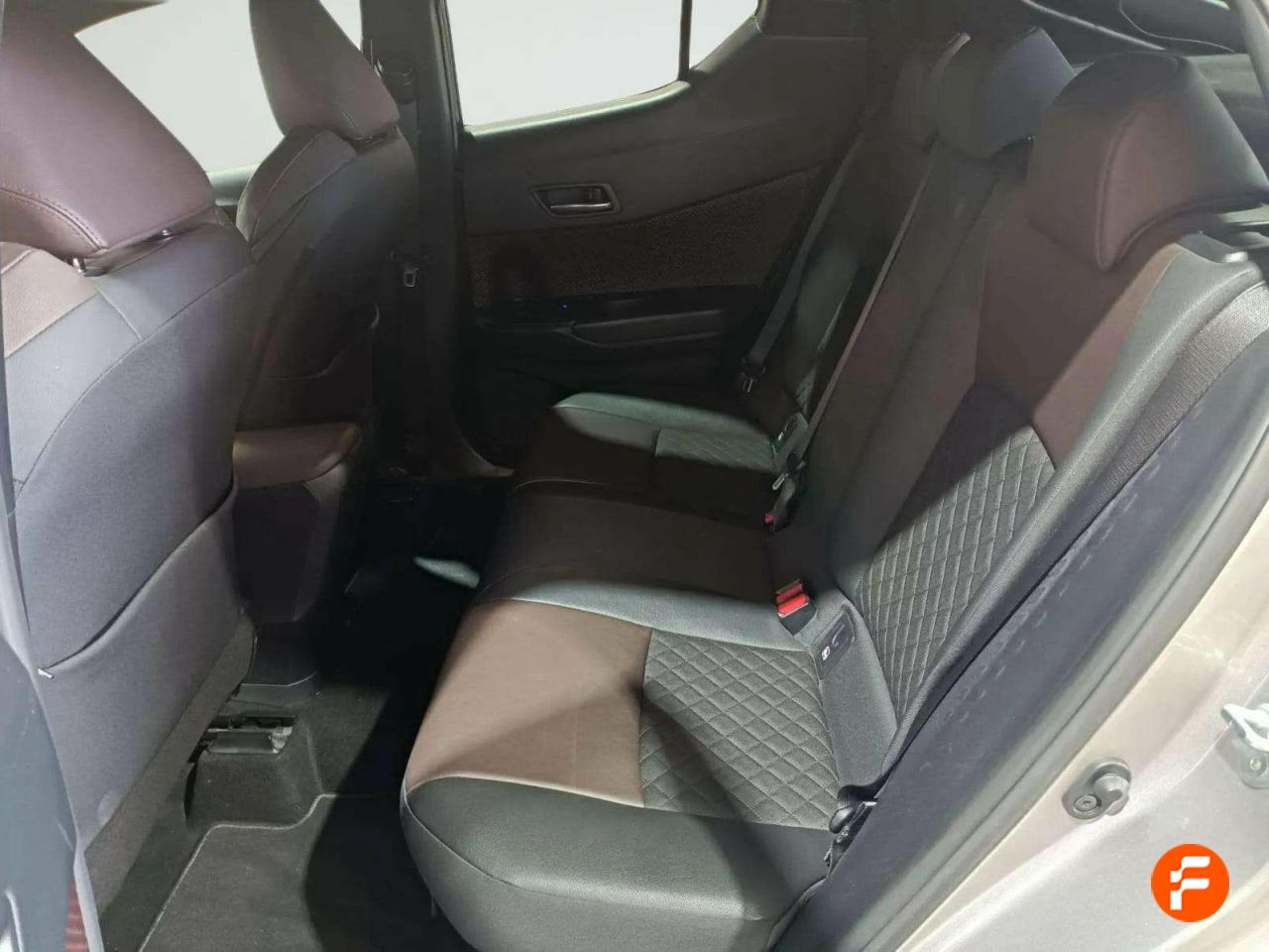 Foto Toyota C-HR 16