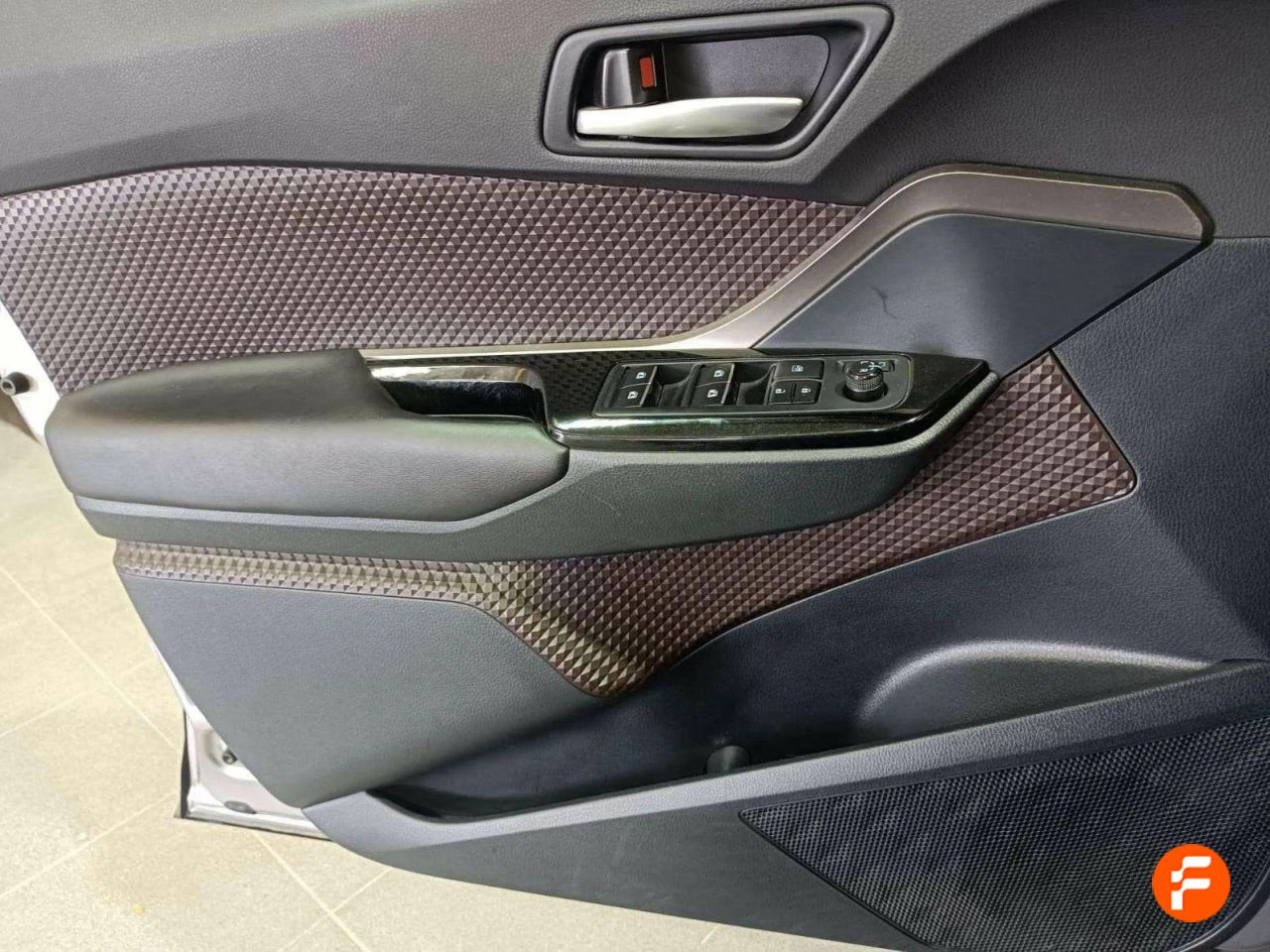 Foto Toyota C-HR 17