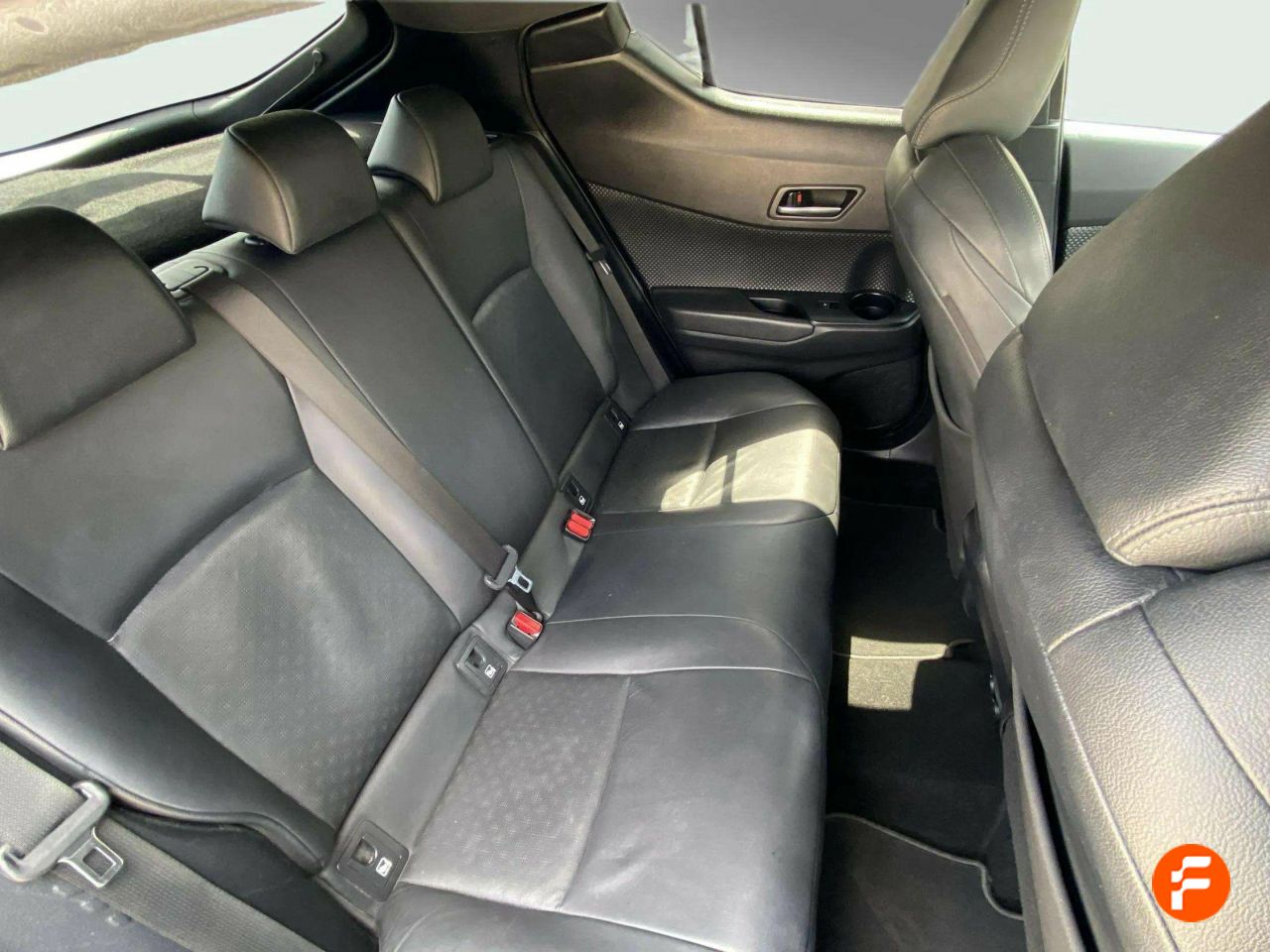 Foto Toyota C-HR 13