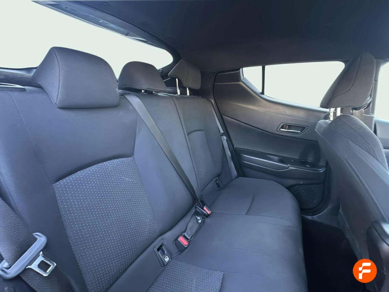 Foto Toyota C-HR 23