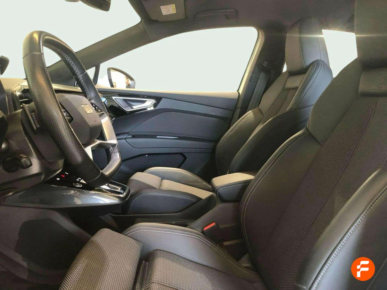 Foto Audi Q4 12