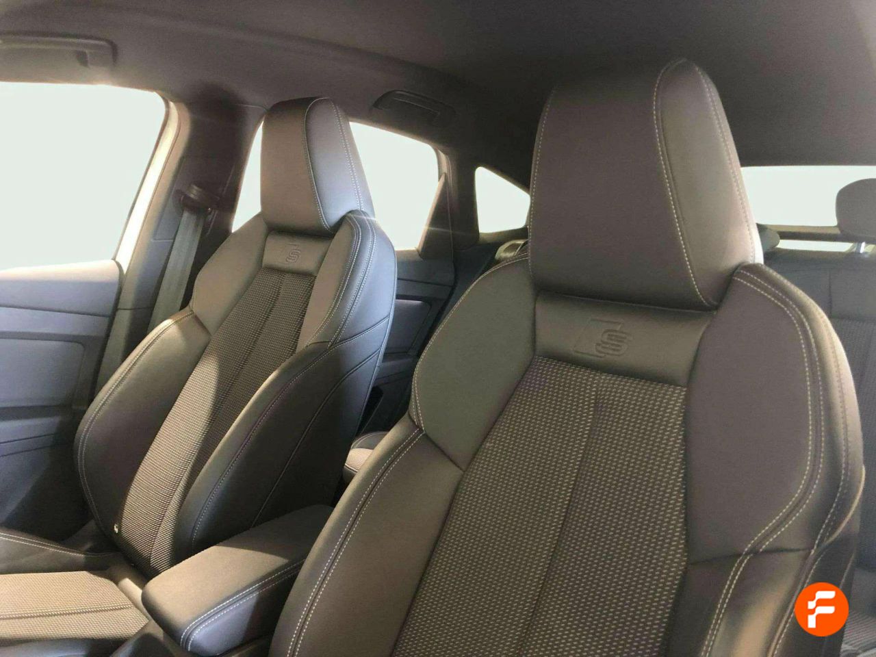Foto Audi Q4 13