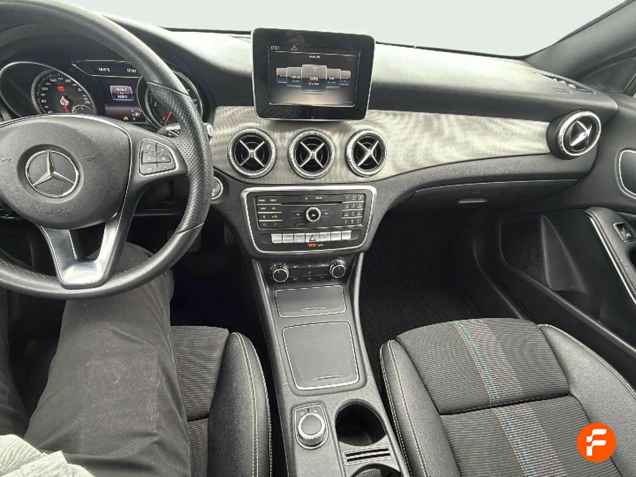 Foto Mercedes-Benz Clase CLA 11