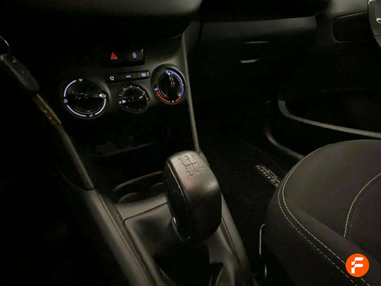 Foto Peugeot 208 16