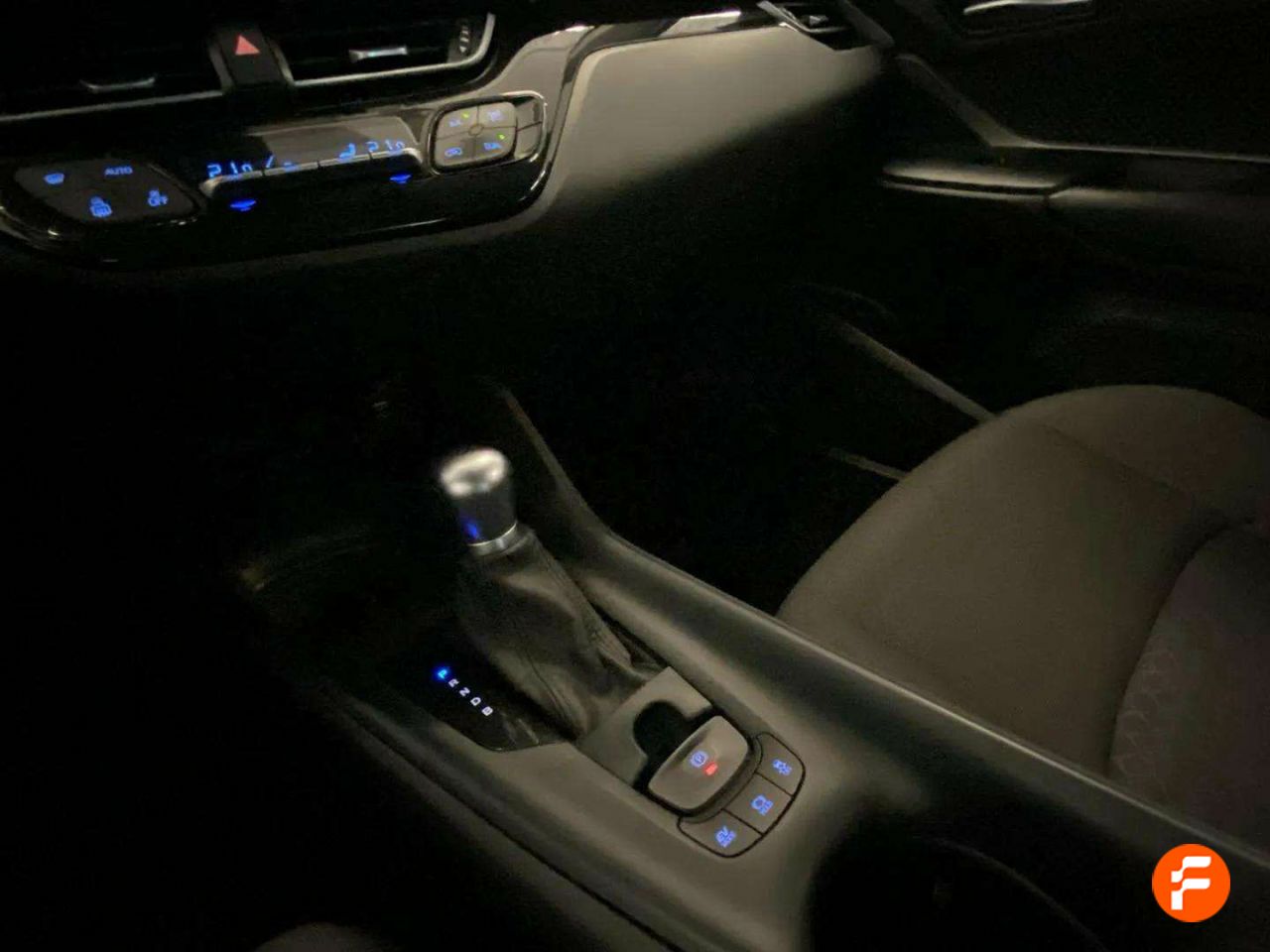 Foto Toyota C-HR 14