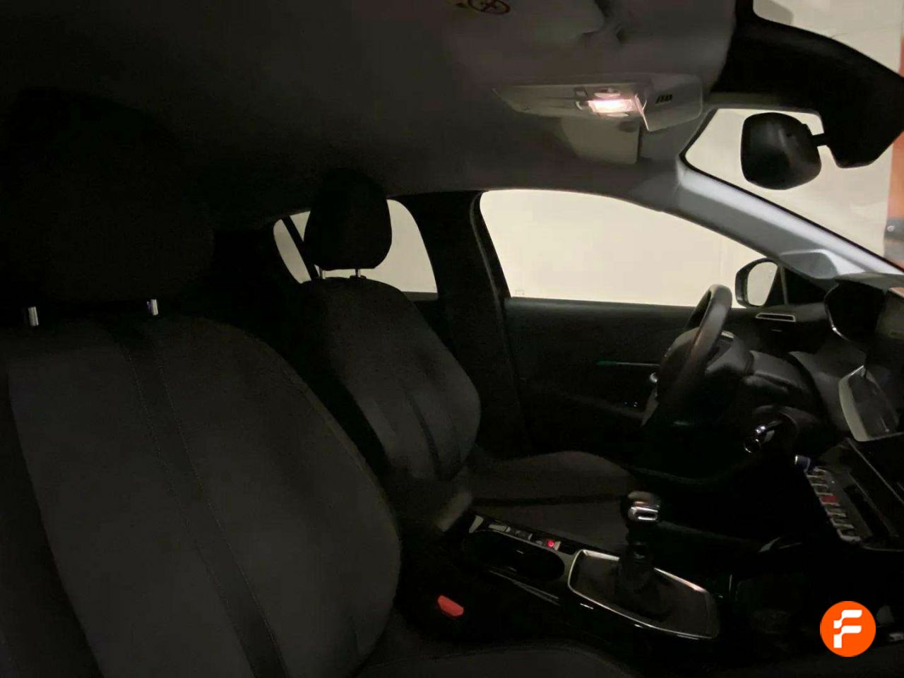 Foto Peugeot 208 19