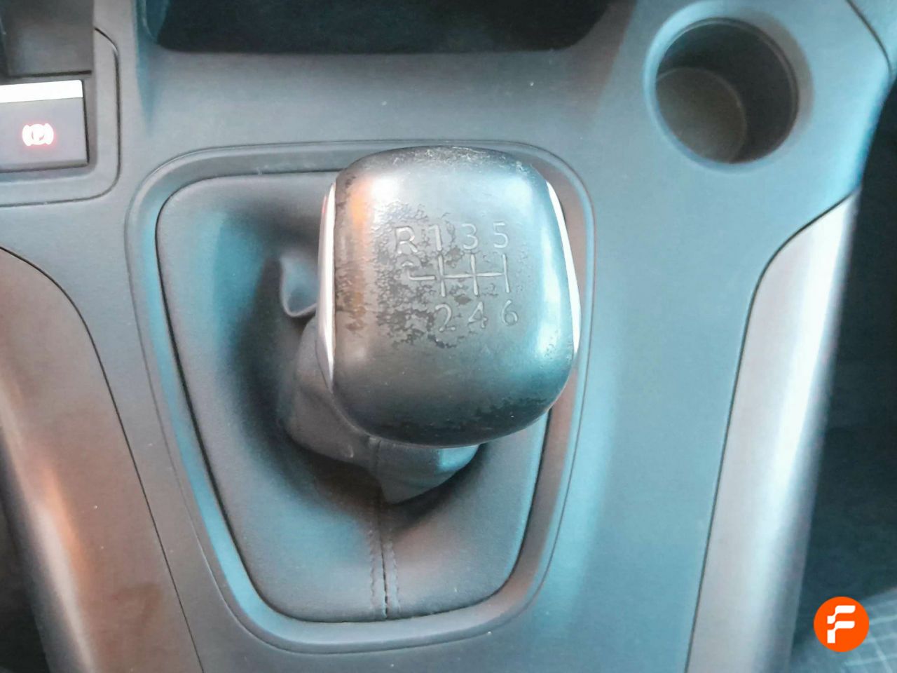 Foto Peugeot Rifter 23