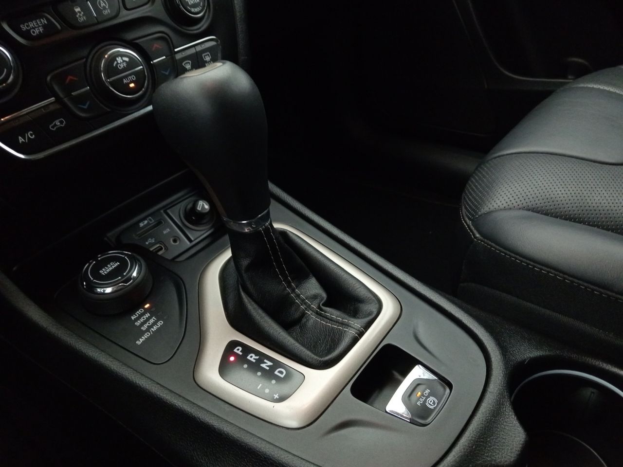 Foto Jeep Cherokee 15