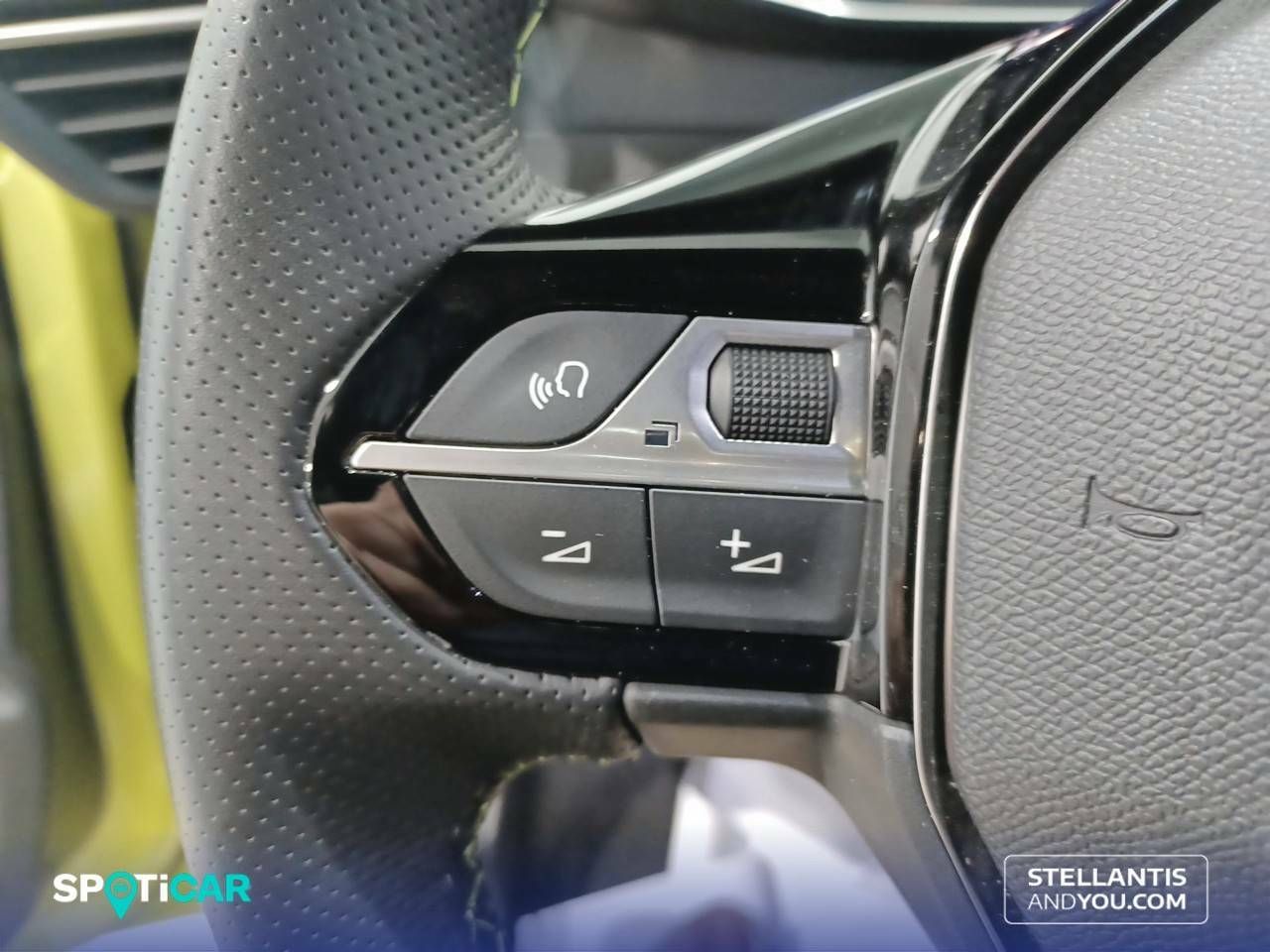 Foto Peugeot 208 14