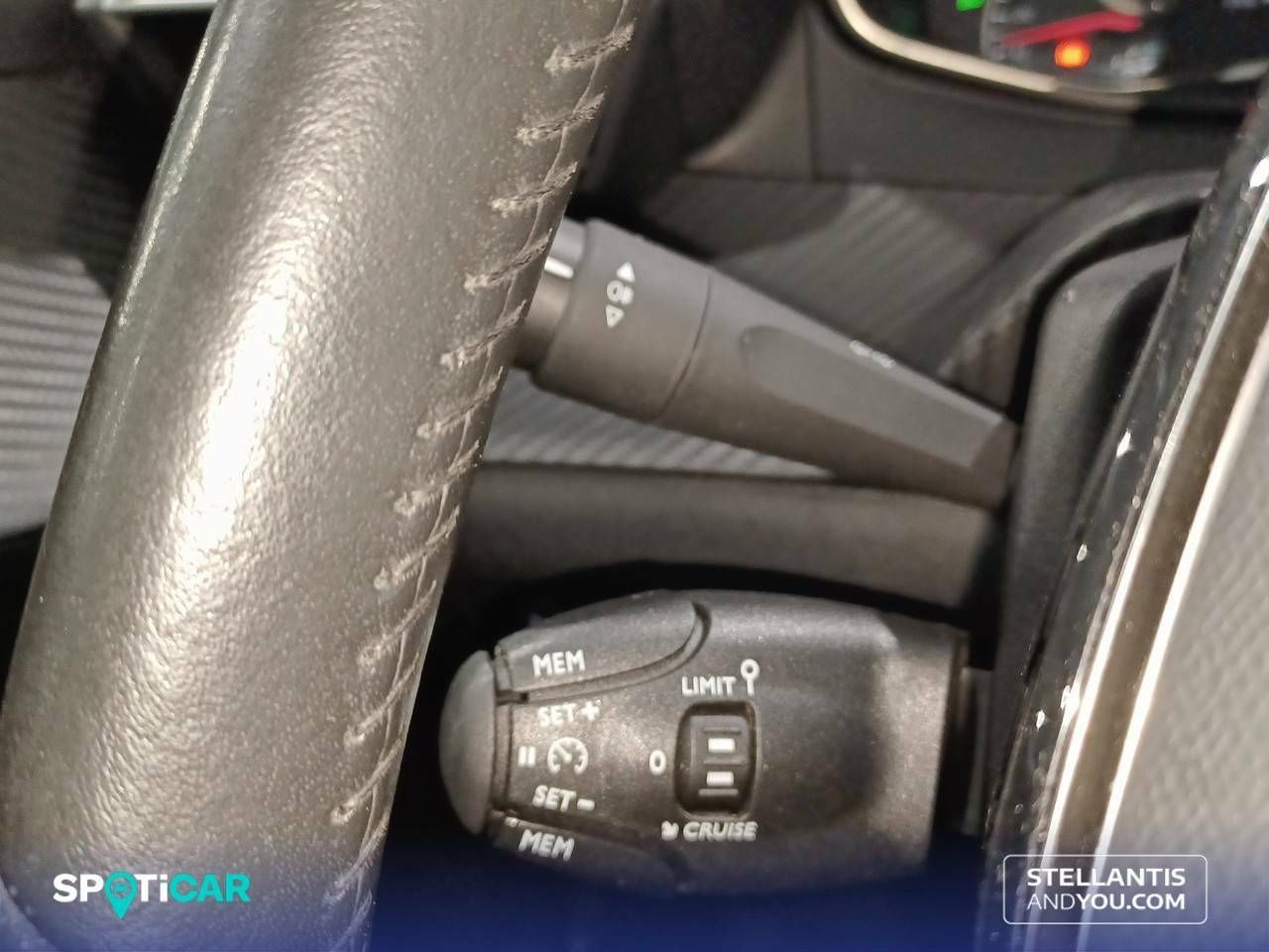 Foto Peugeot 208 14