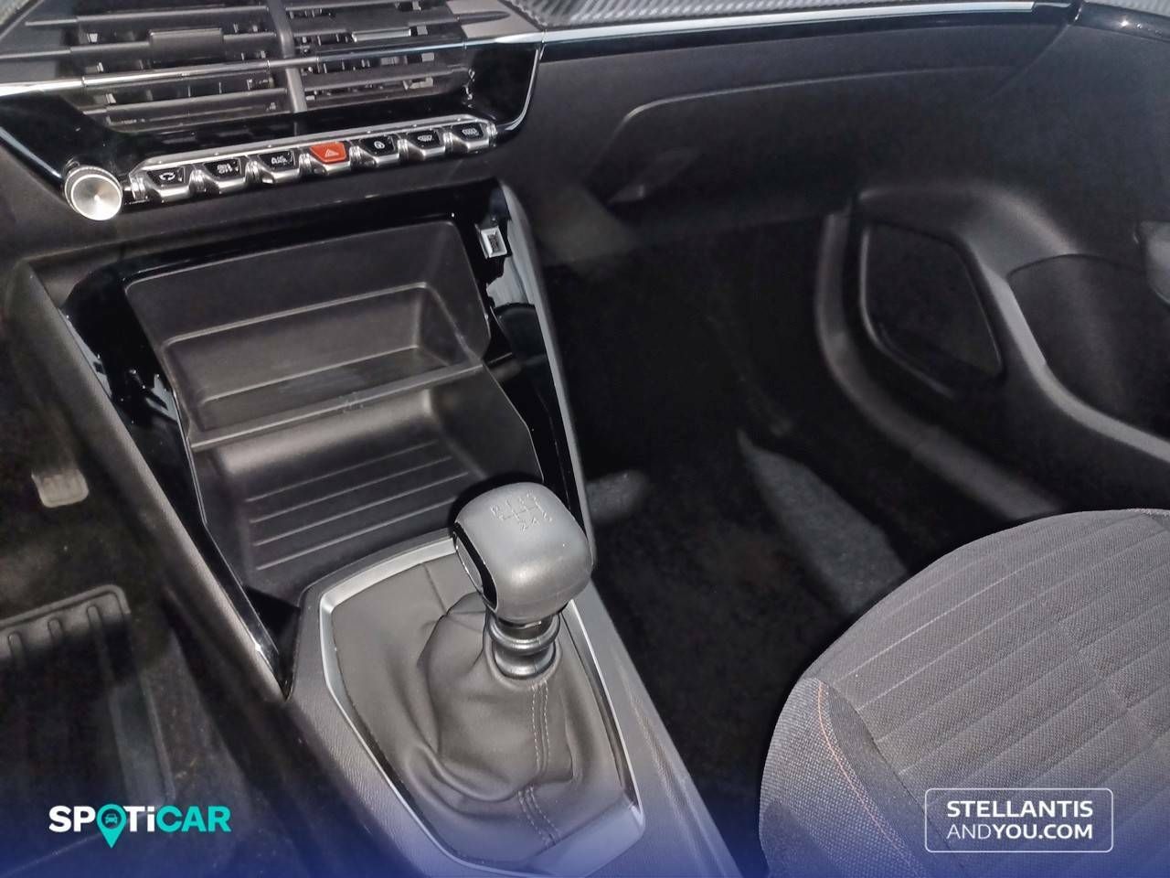 Foto Peugeot 208 15