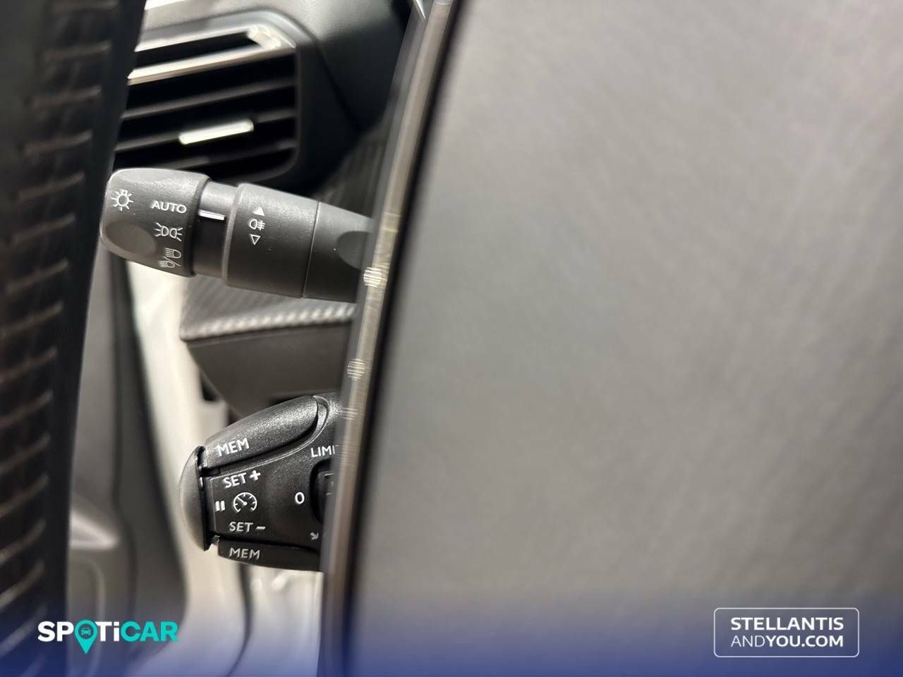 Foto Peugeot 208 14
