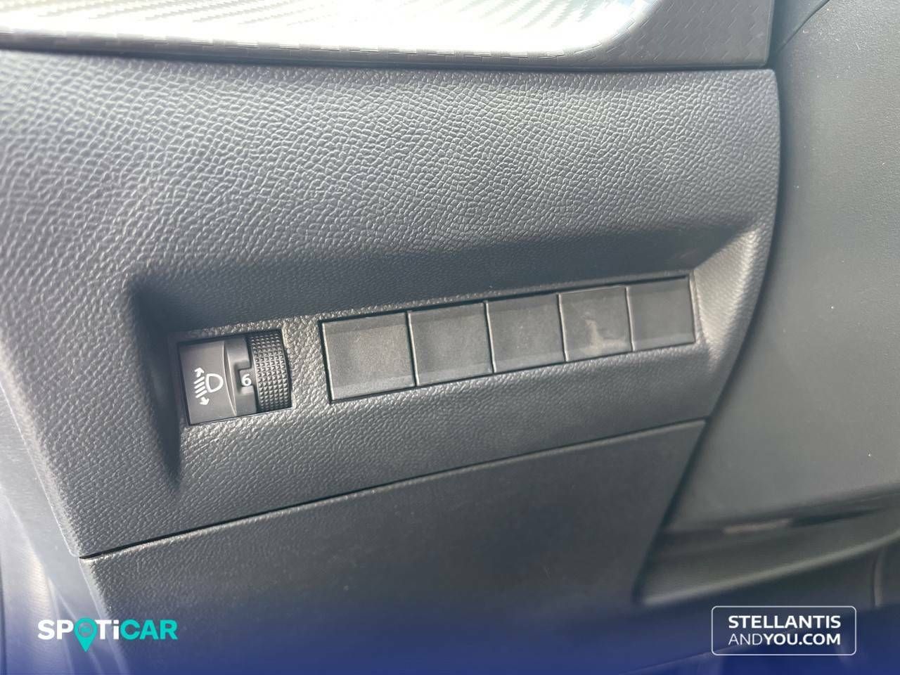 Foto Peugeot 208 24