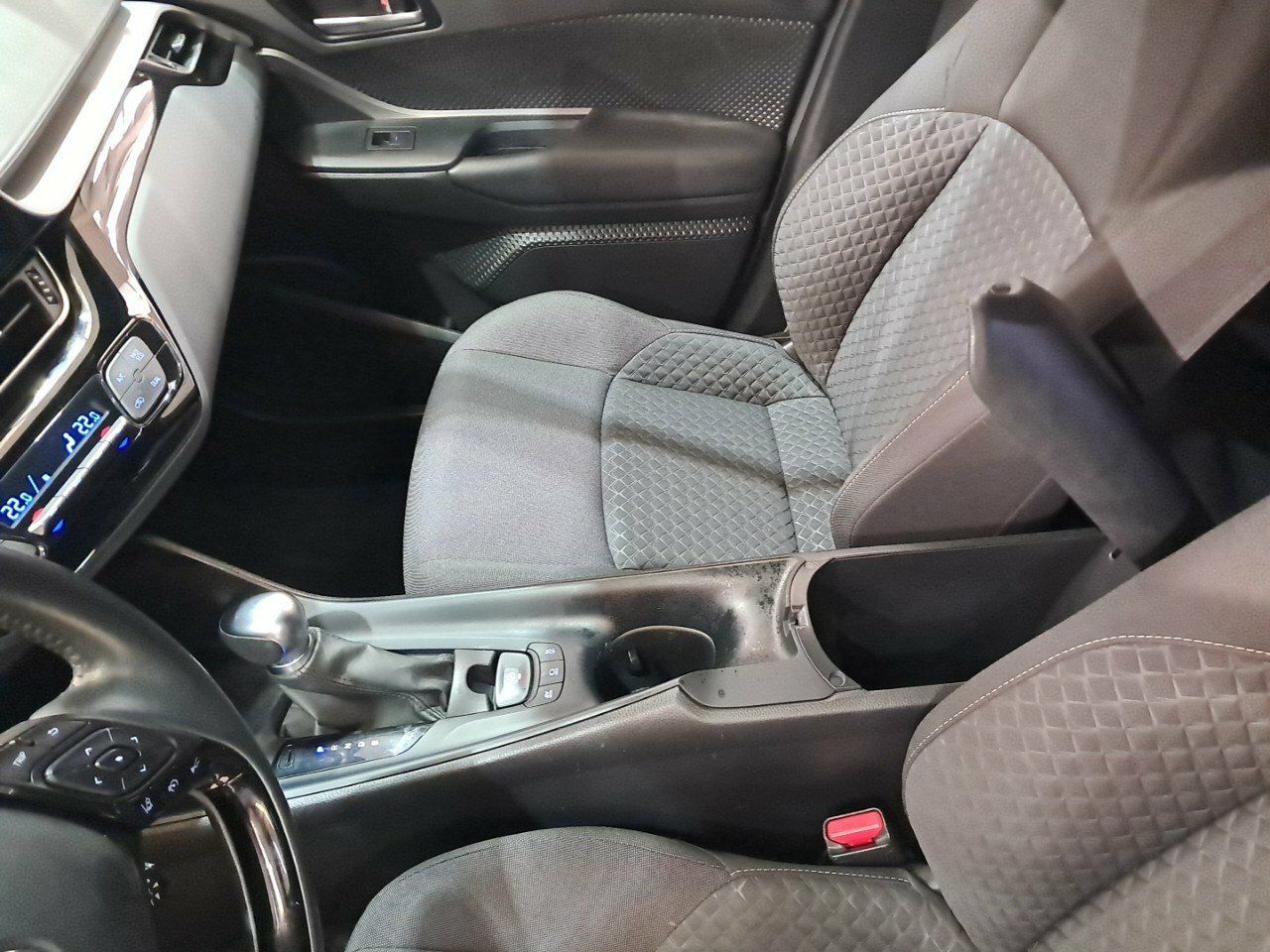 Foto Toyota C-HR 22