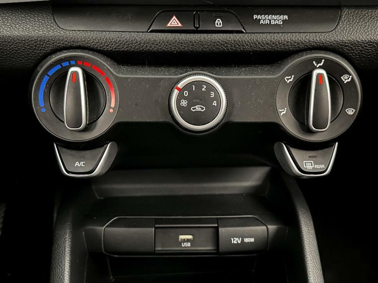 Foto Kia Stonic 11