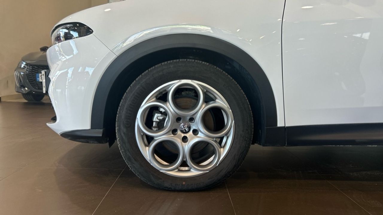 Foto Alfa Romeo Tonale 13