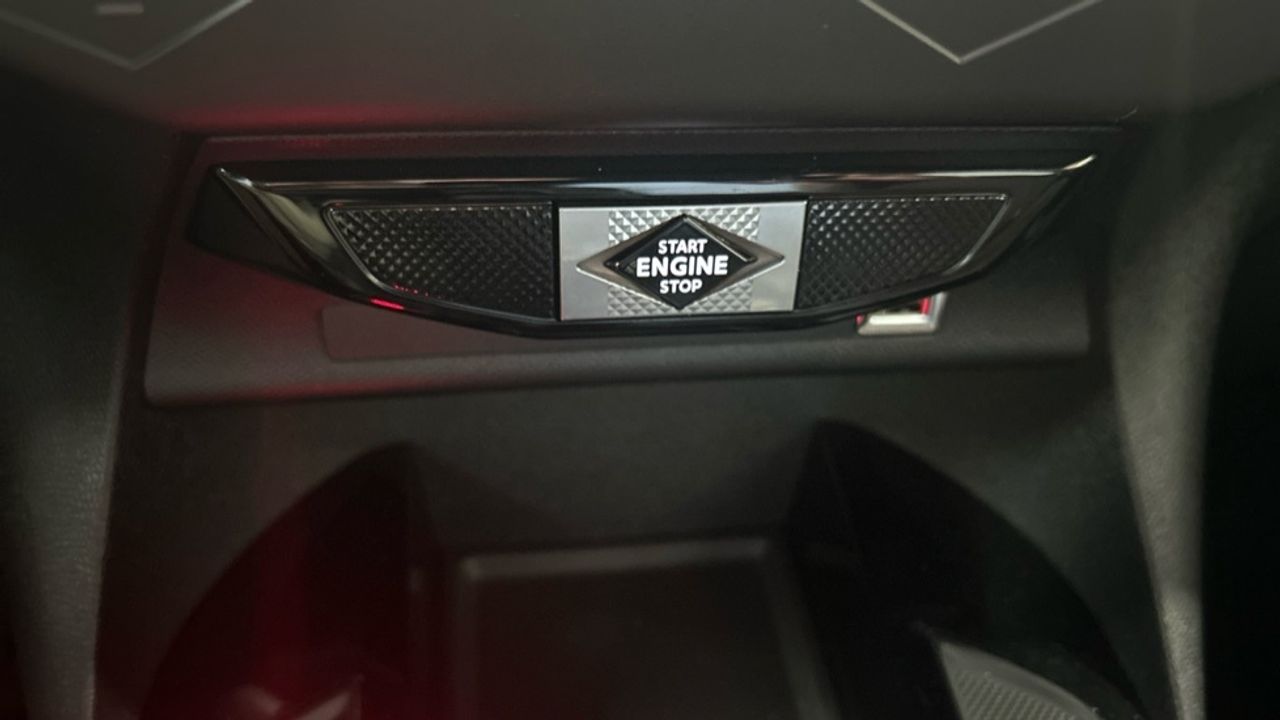 Foto DS Automobiles DS 3 27