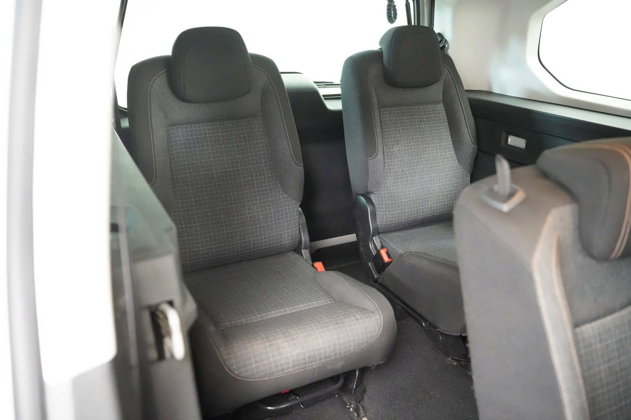Foto Peugeot Rifter 23