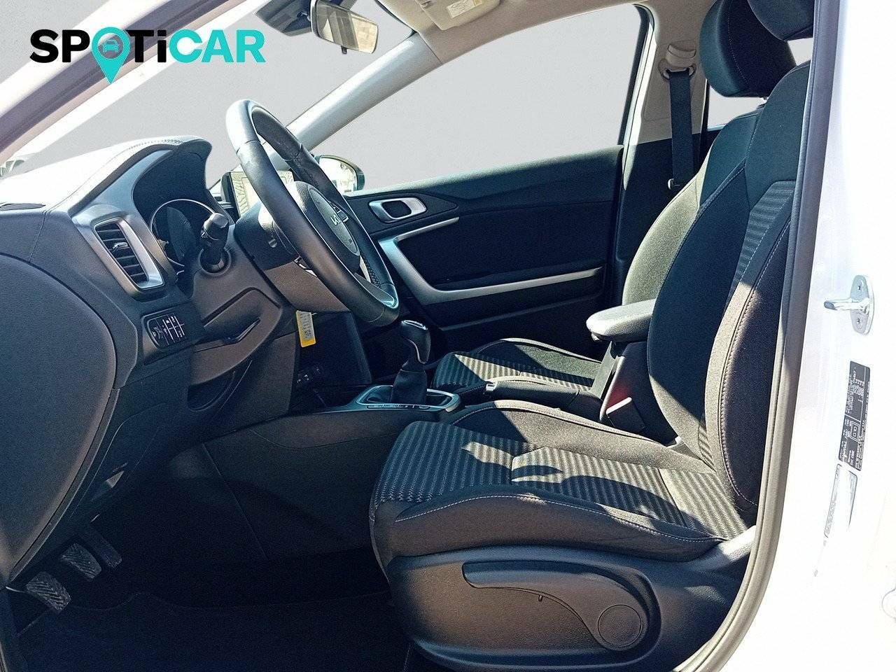 Foto Kia XCeed 11