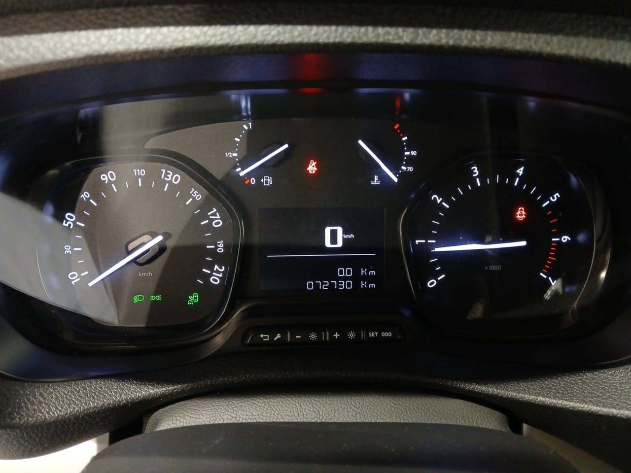 Foto Peugeot Traveller 17