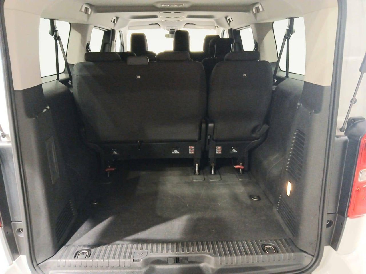 Foto Peugeot Traveller 23