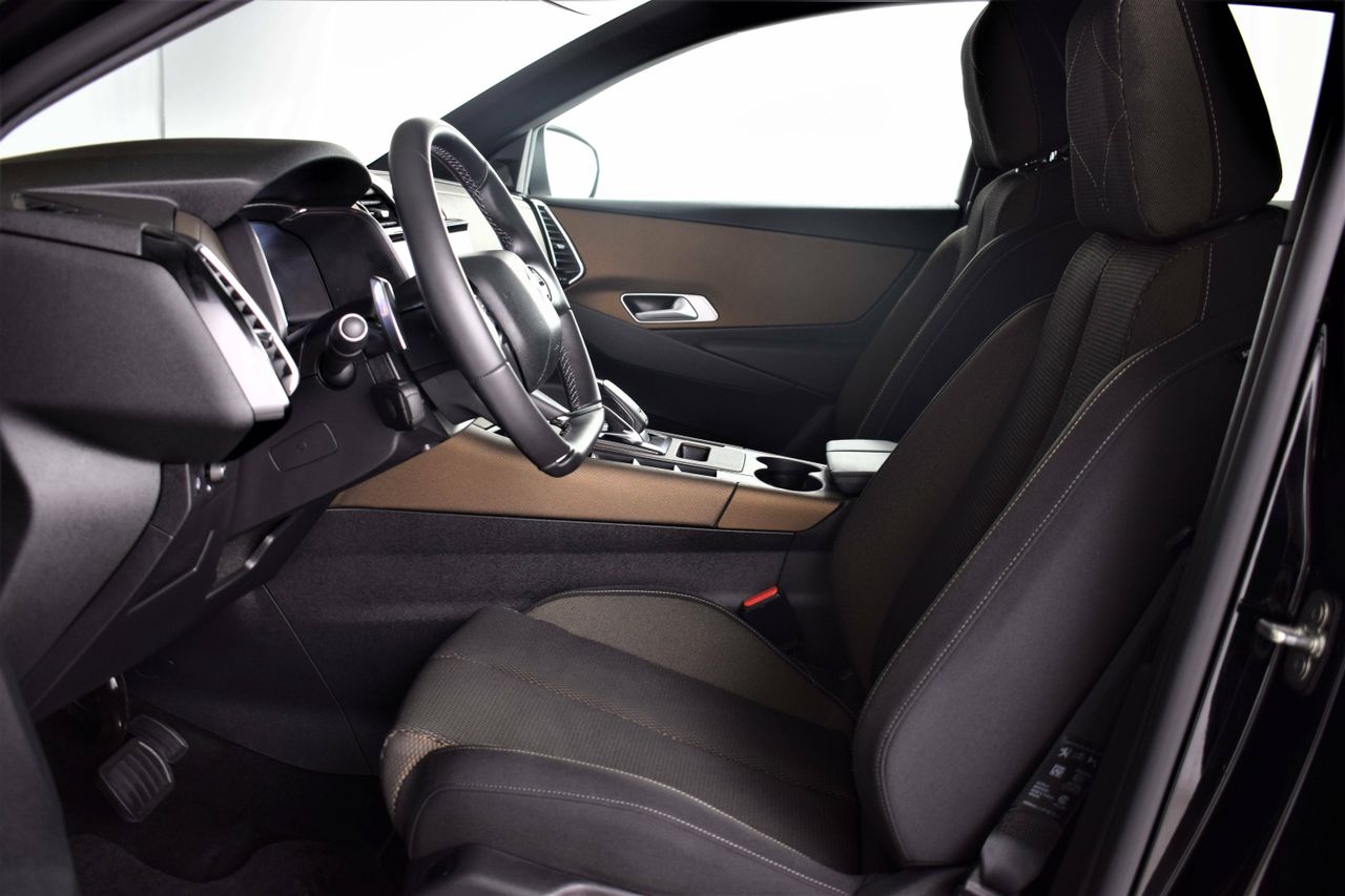 Foto DS Automobiles DS 7 9