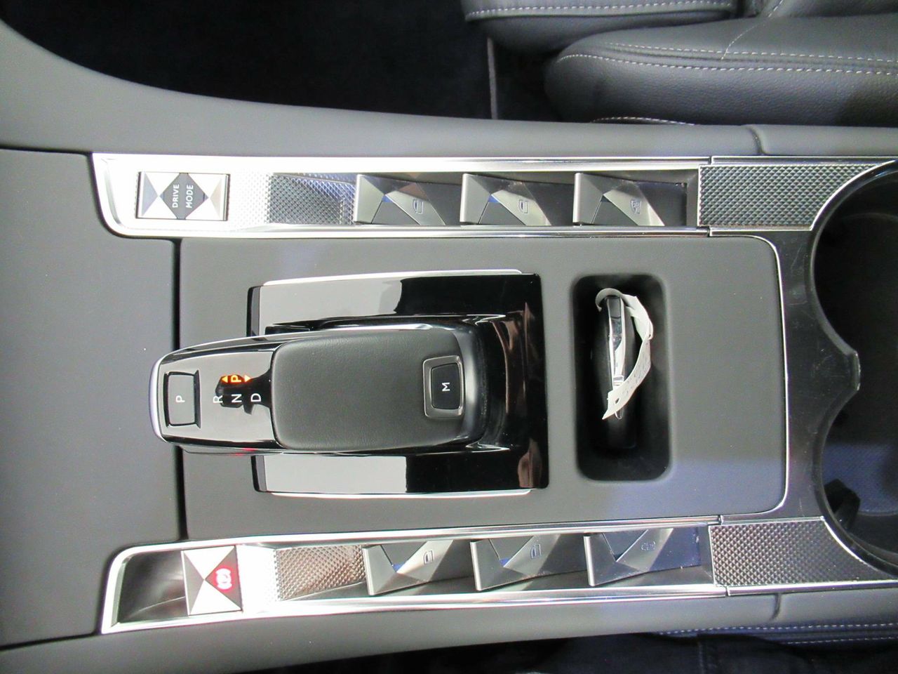 Foto DS Automobiles DS 7 25