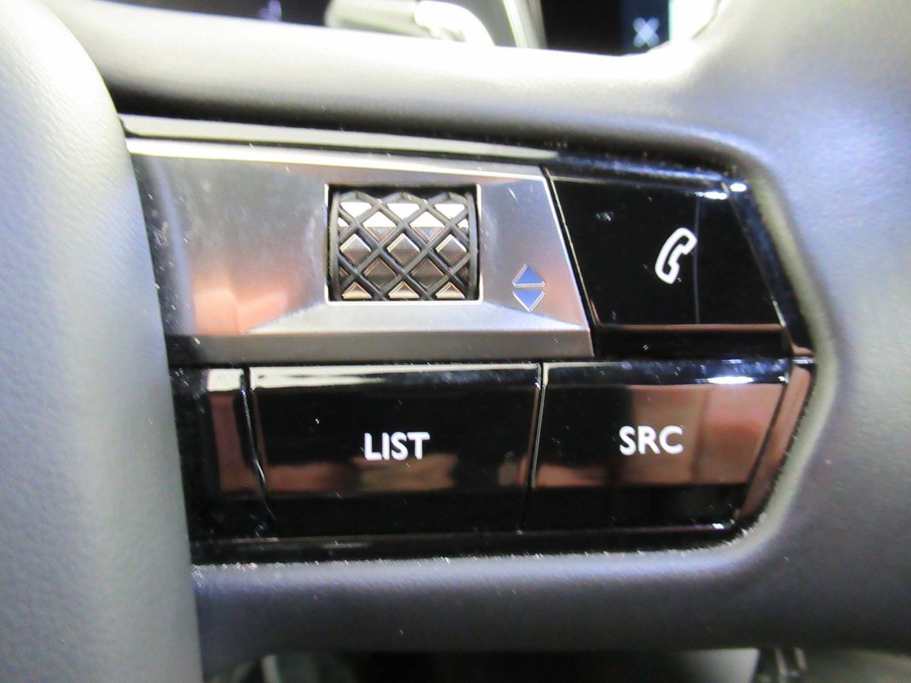 Foto DS Automobiles DS 7 28