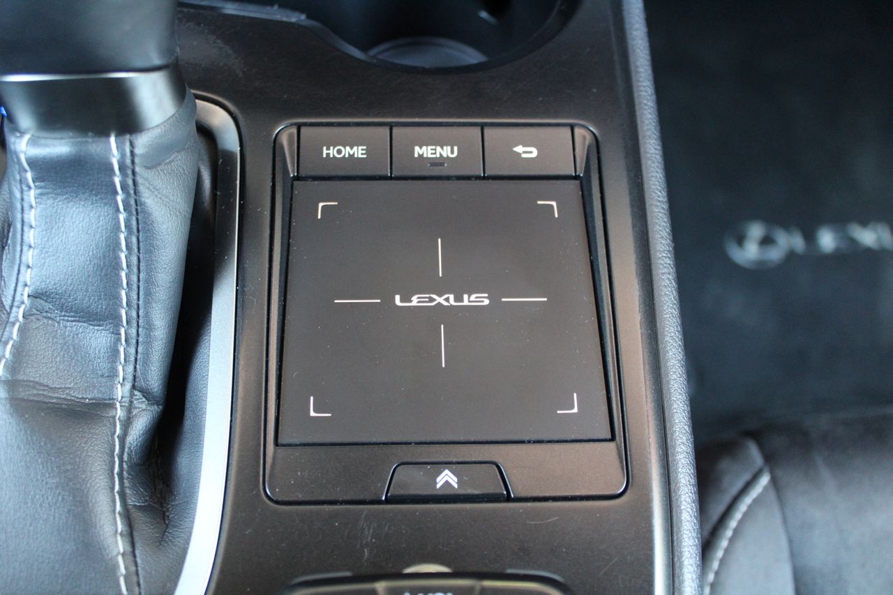 Foto Lexus UX 24