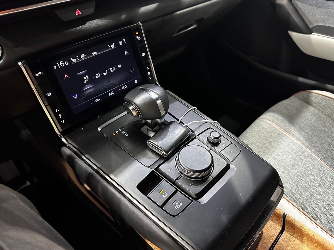 Foto Mazda MX-30 15