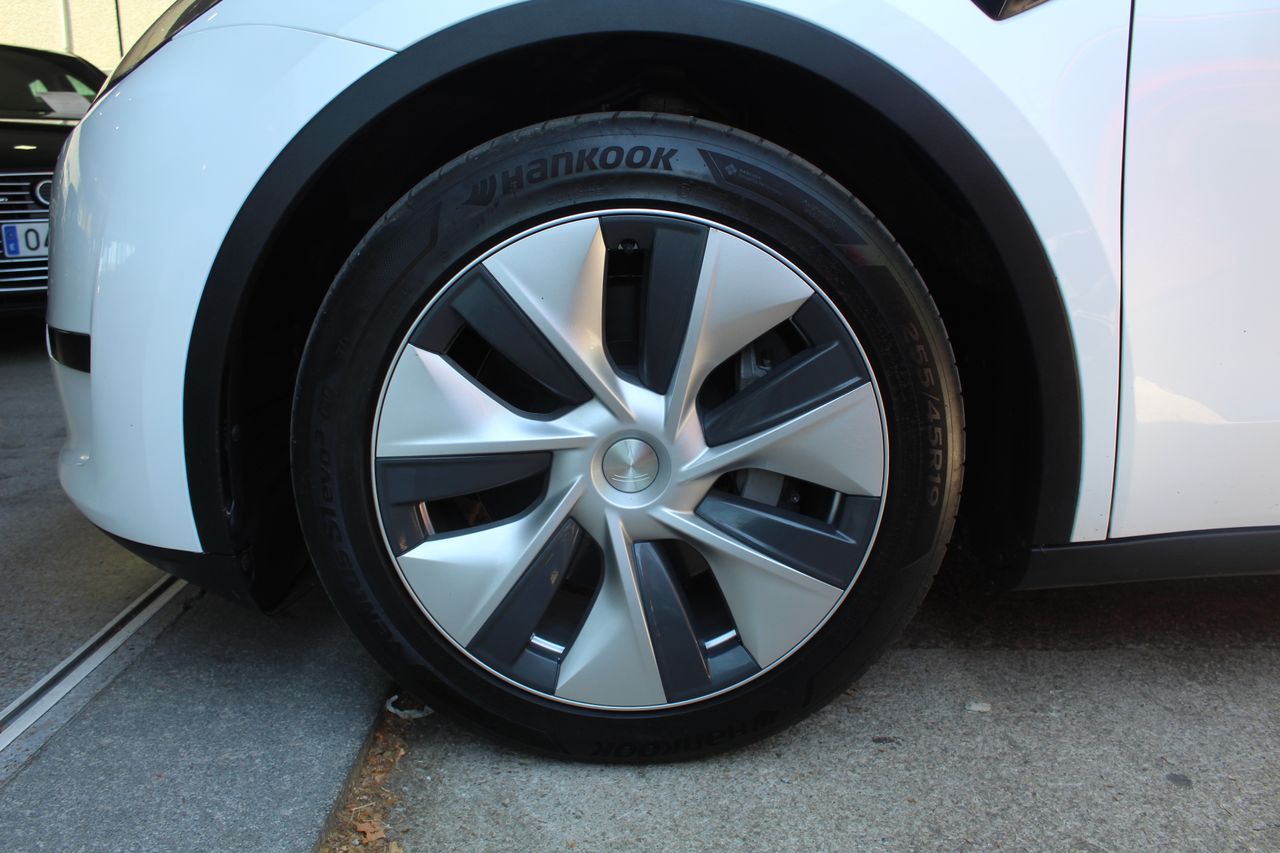 Foto Tesla Model Y 27