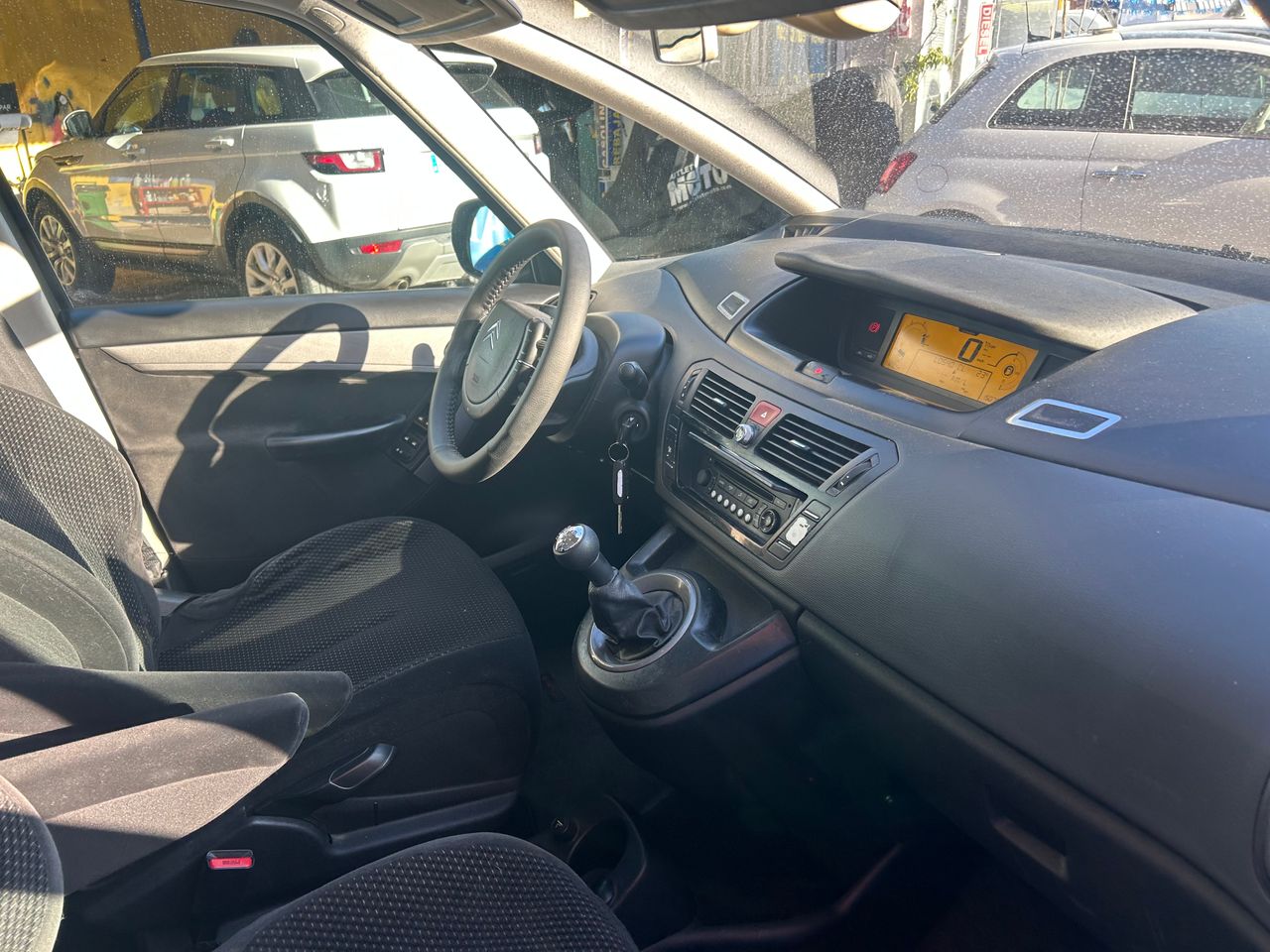 Foto Citroën Grand C4 Picasso 23