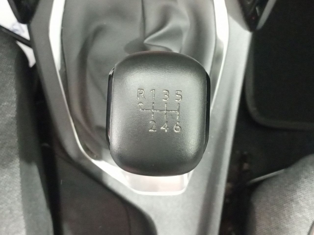 Foto Peugeot 208 12