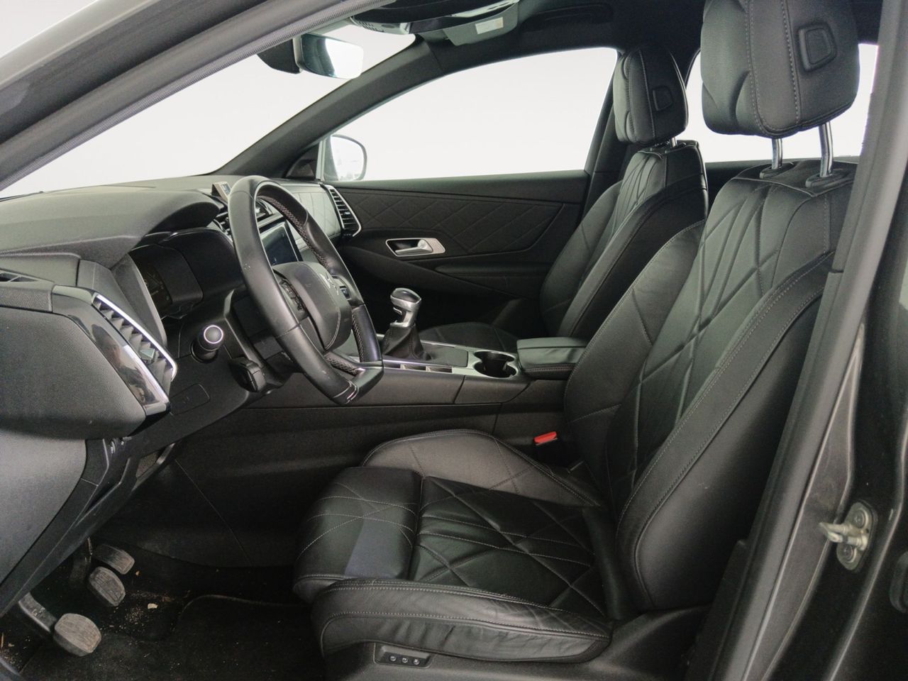 Foto DS Automobiles DS 7 8