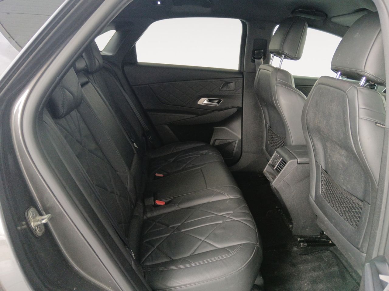 Foto DS Automobiles DS 7 9