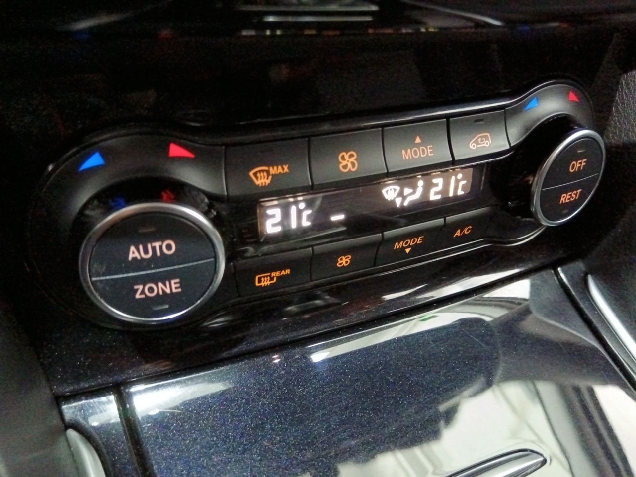 Foto Infiniti Q30 19