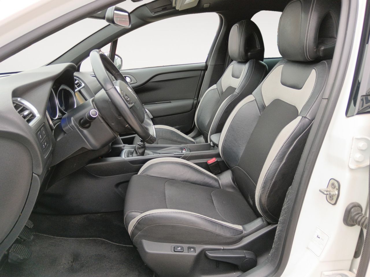 Foto DS Automobiles DS 4 8