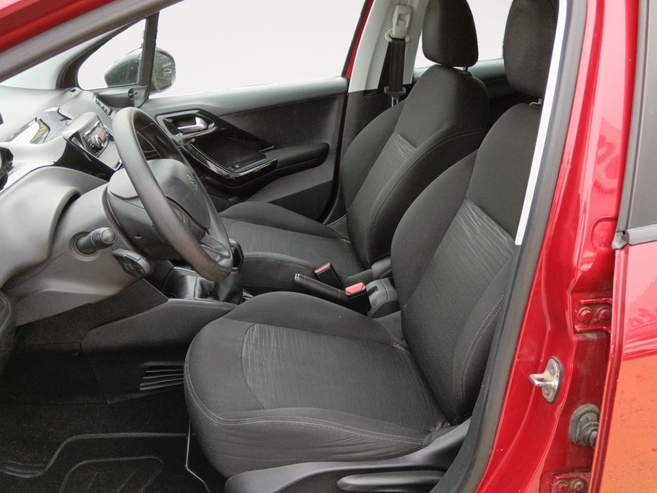 Foto Peugeot 208 8