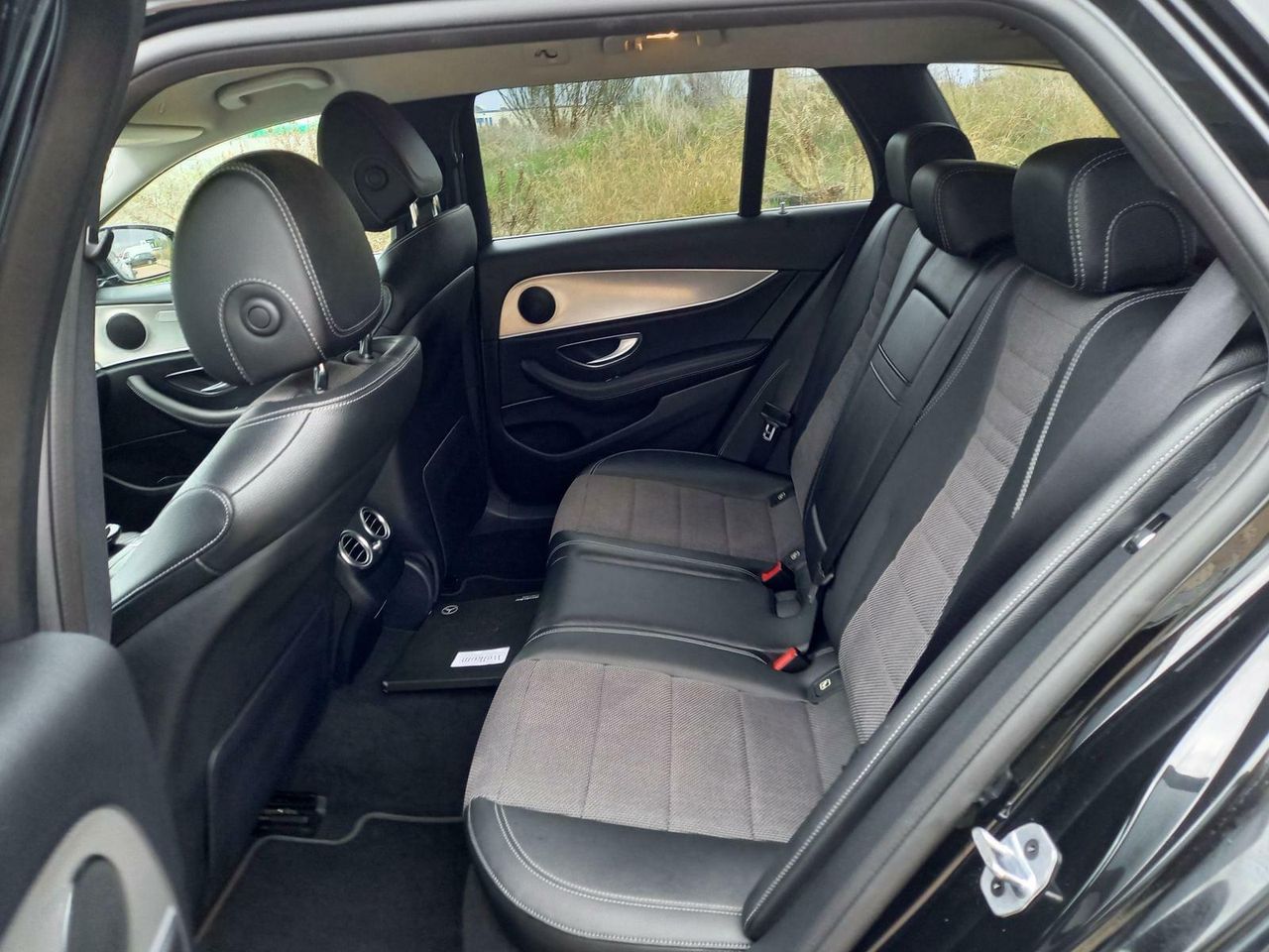 Foto Mercedes-Benz Clase E 27