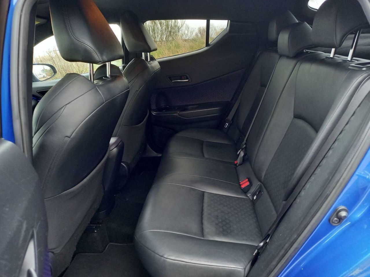 Foto Toyota C-HR 23