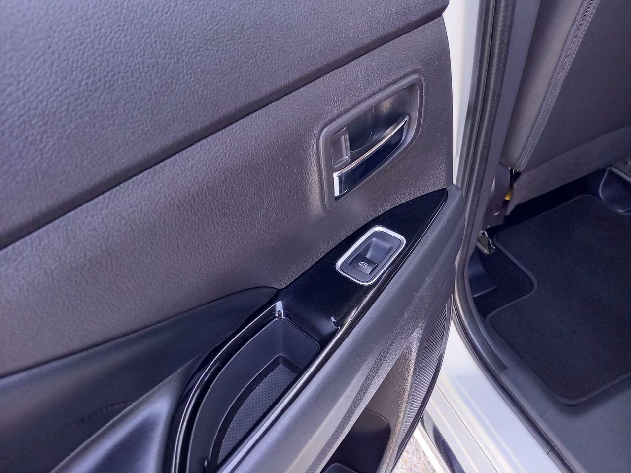 Foto Mitsubishi Outlander 24