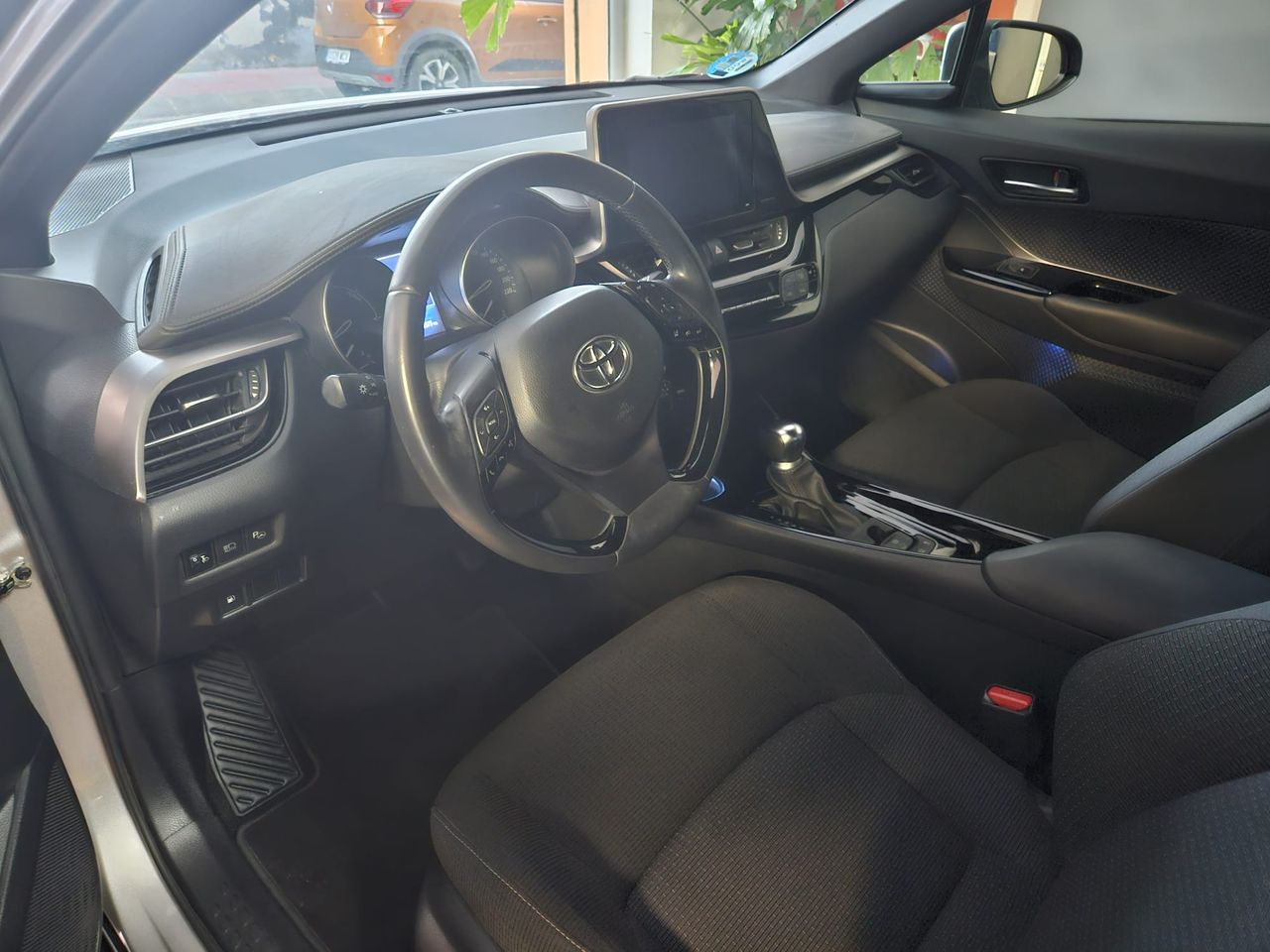 Foto Toyota C-HR 2