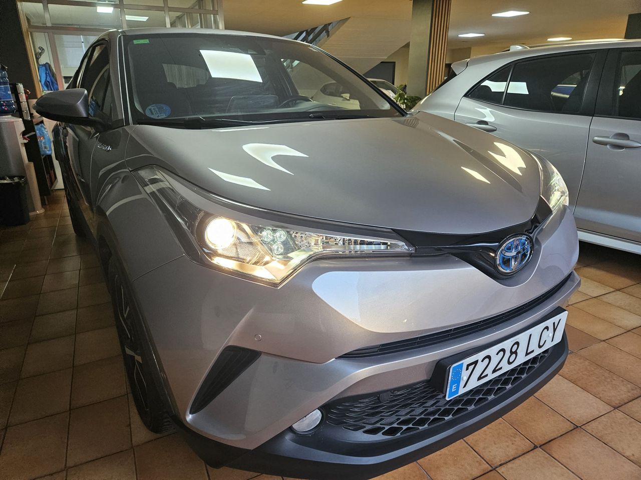 Foto Toyota C-HR 4