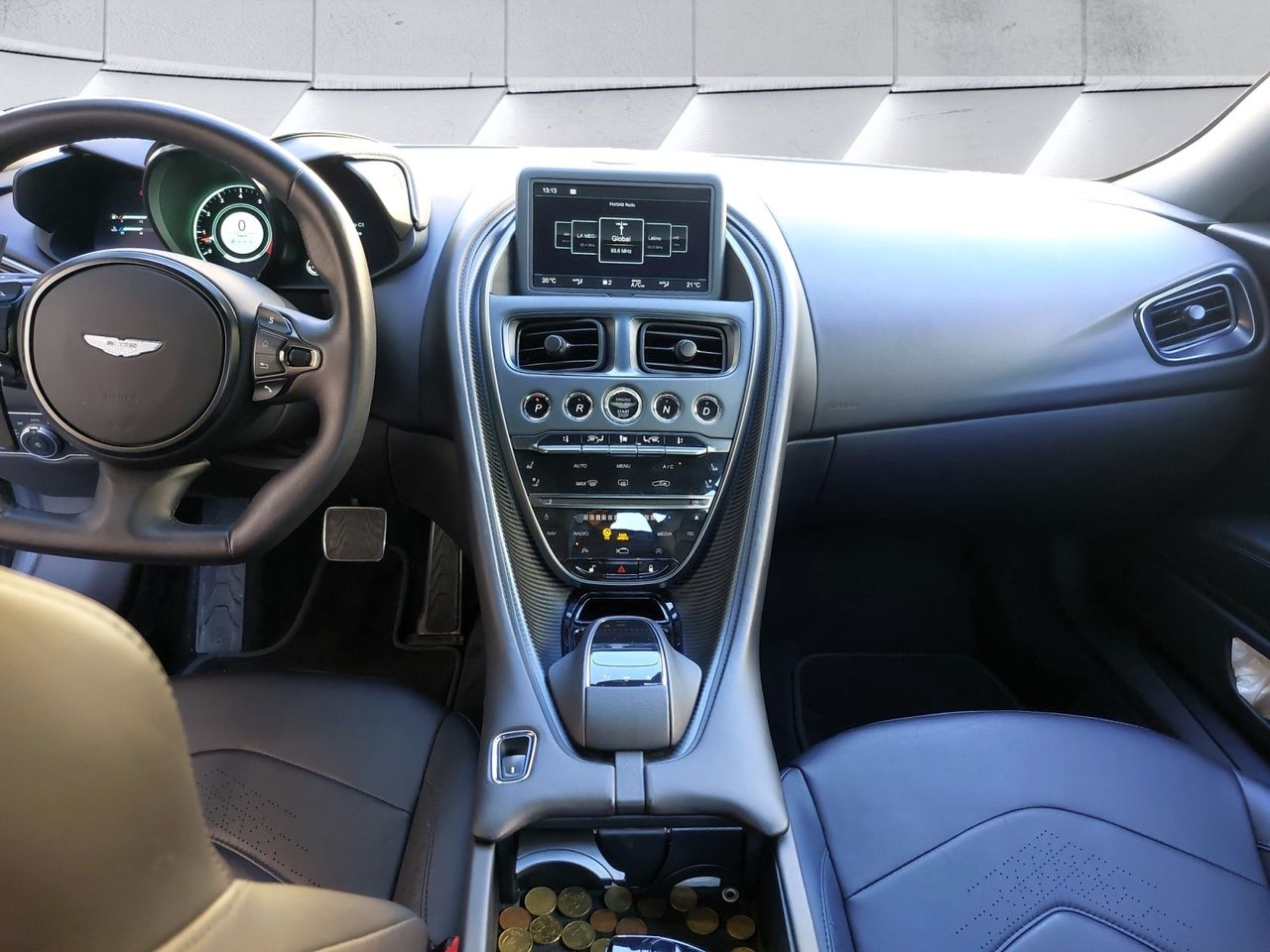 Foto Aston martin DBS 10
