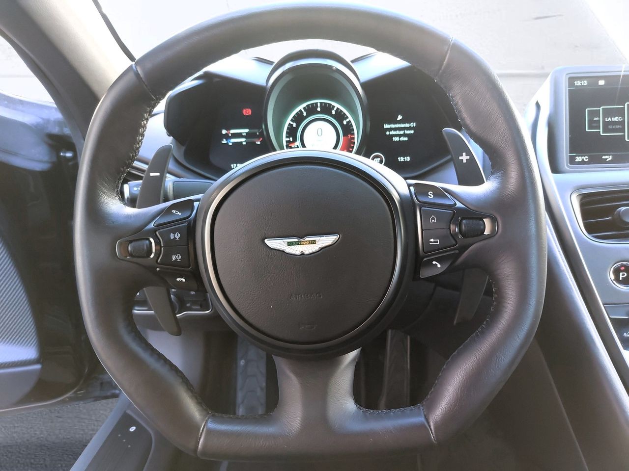 Foto Aston martin DBS 11