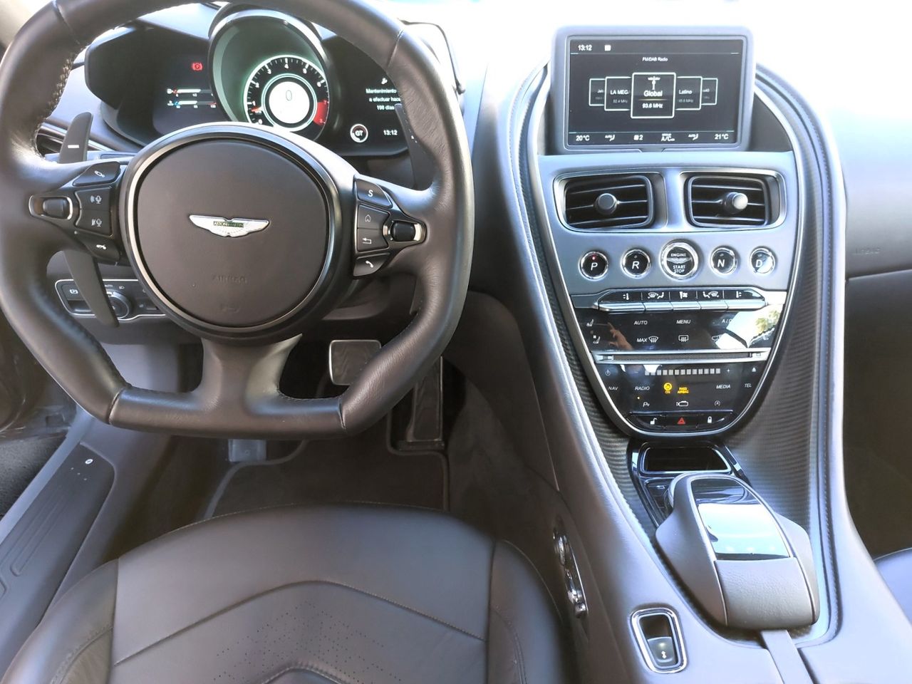 Foto Aston martin DBS 12