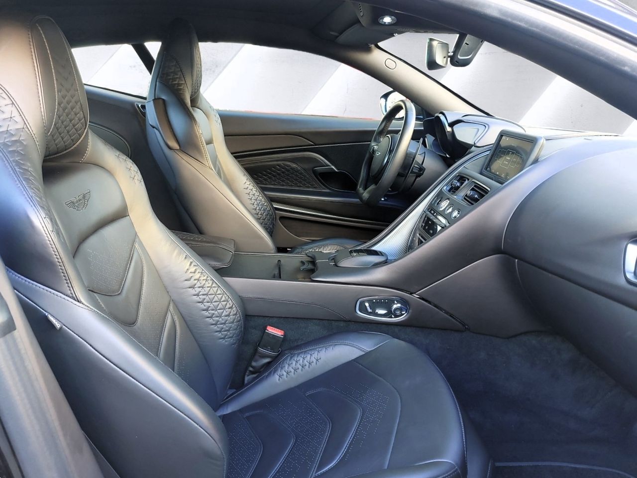 Foto Aston martin DBS 14