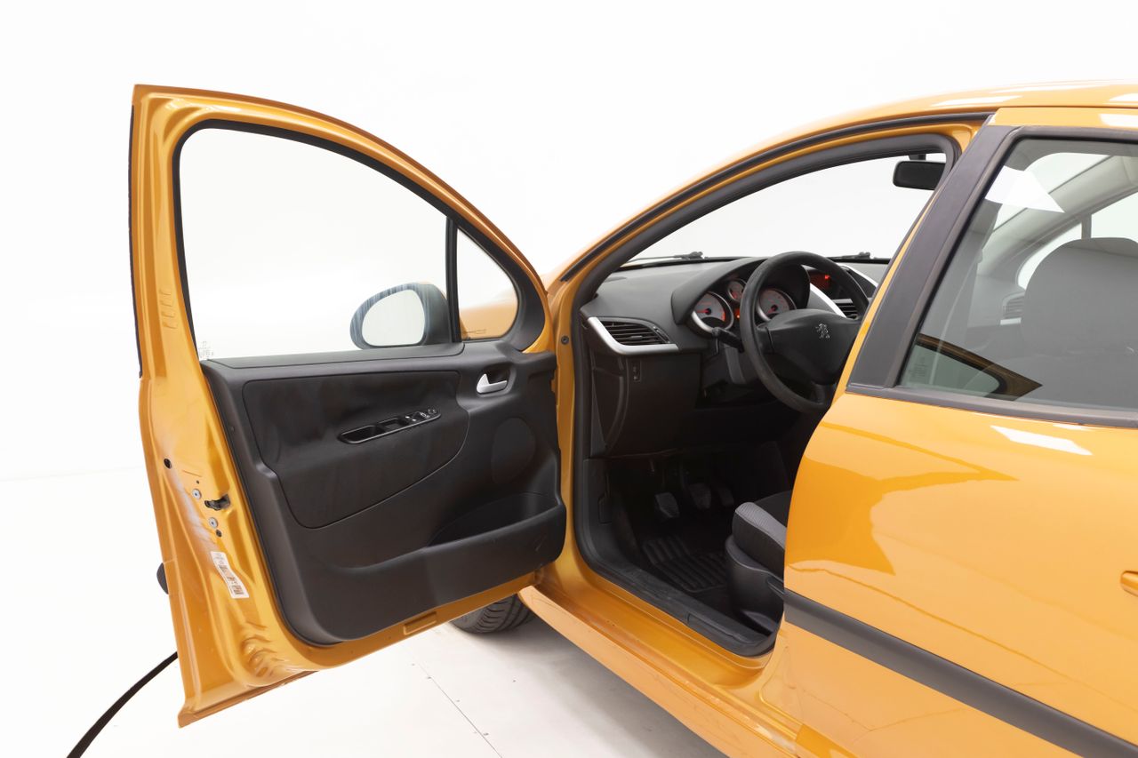 Foto Peugeot 207 16