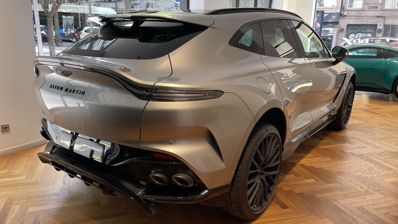 Foto Aston martin DBX 4